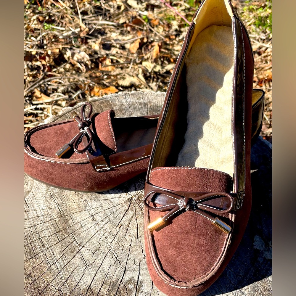 Brown Bow-Tie Loafers Women’s size 9 Like New!